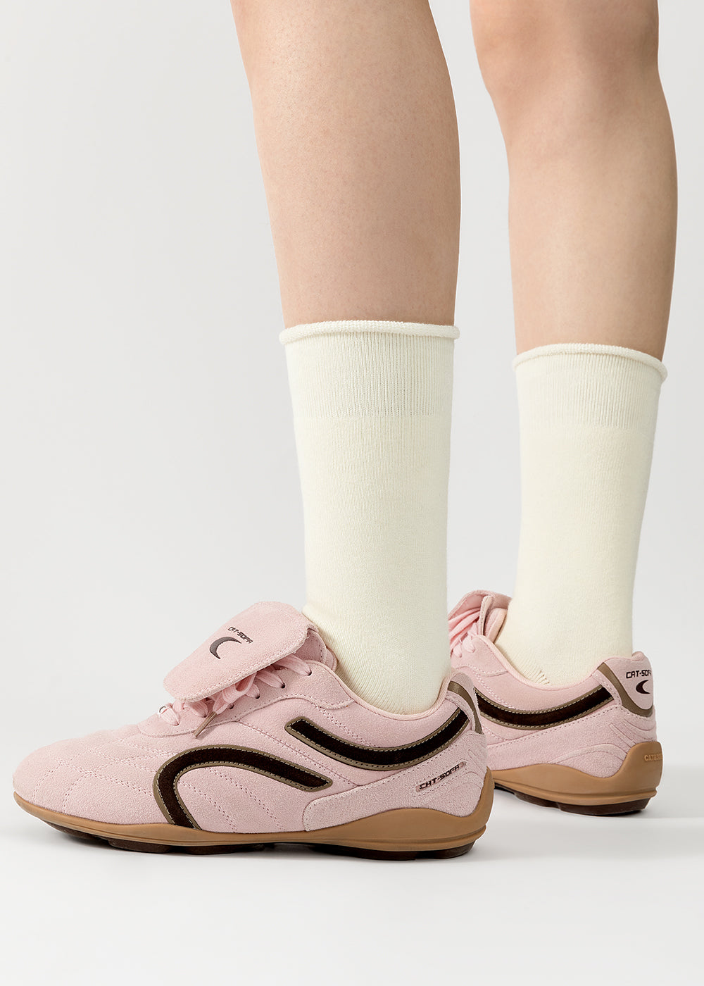 GLIDA Cream crew socks styled with pink sneakers – mid-calf cotton socks for everyday wear